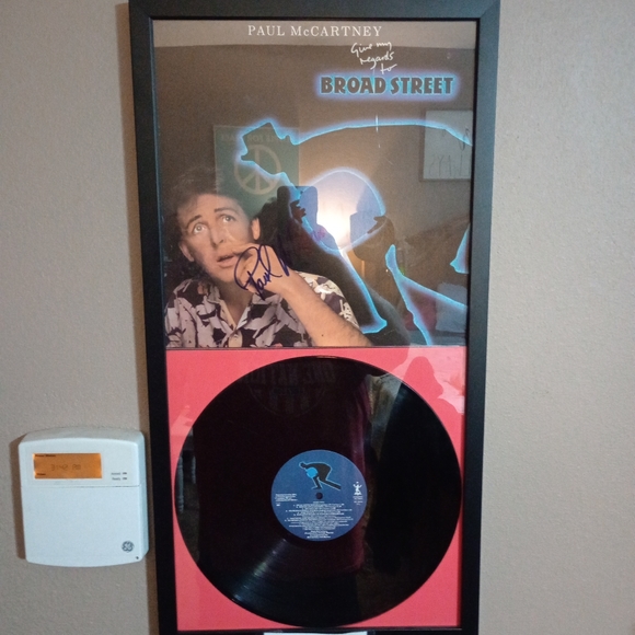 Paul McCartney Autographed Album - Picture 4 of 7